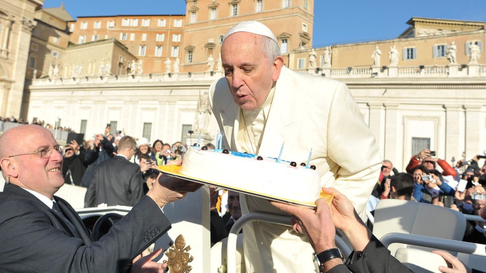 Papa completa 81 anos e recebe felicitações